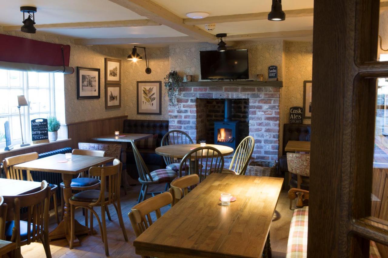 Red Lion Inn Little Budworth Buitenkant foto